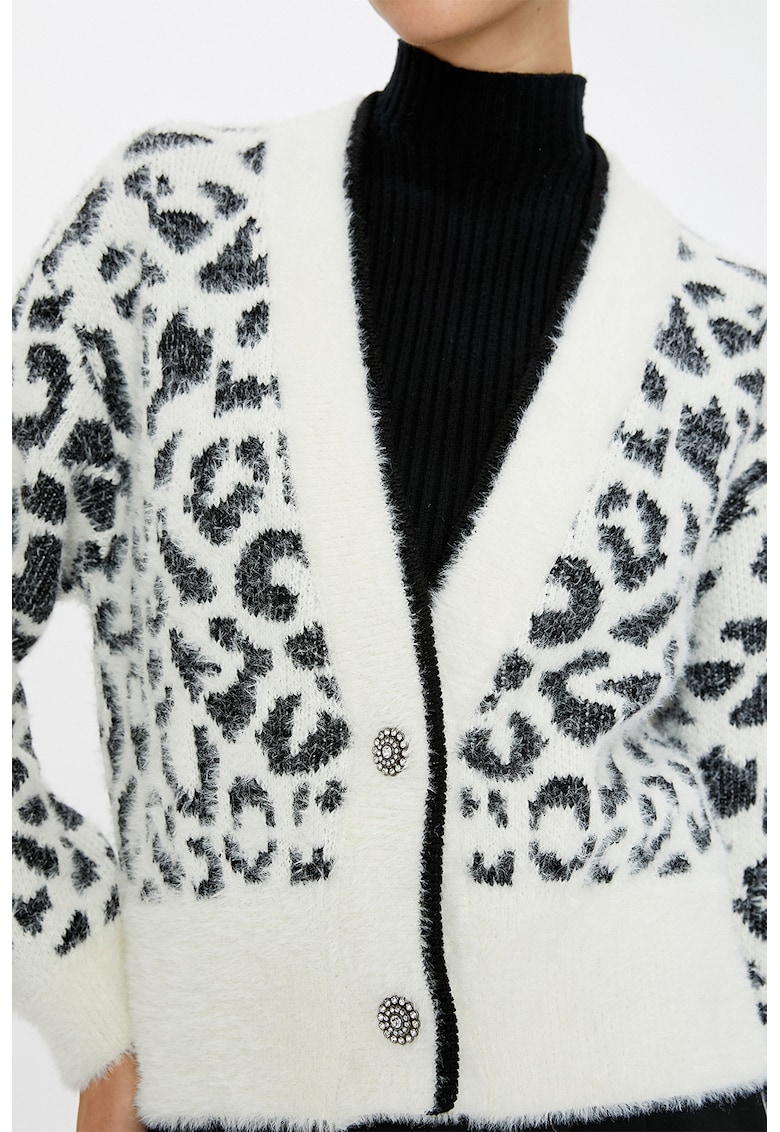 Cardigan pufos cu animal print