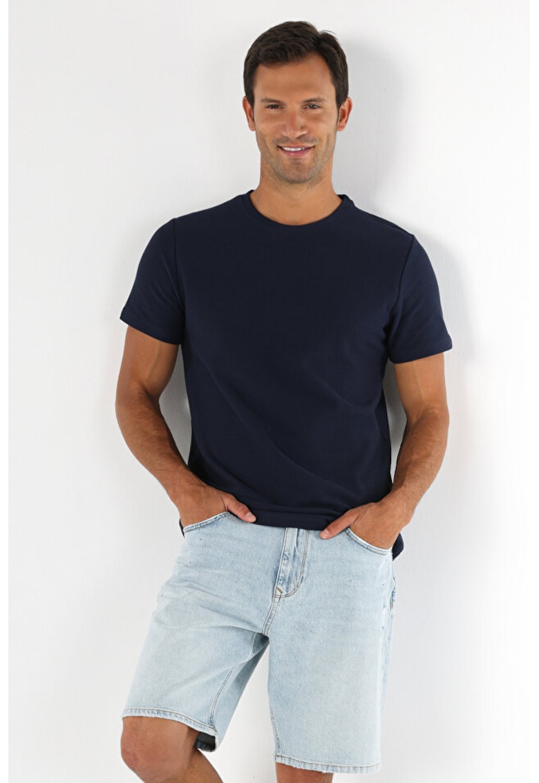 Tricou Cu Maneca Scurta De Barbati Albastru Marin Regular Fit.