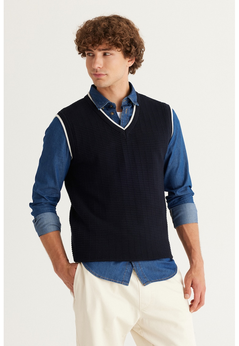 Vesta cu decolteu in V