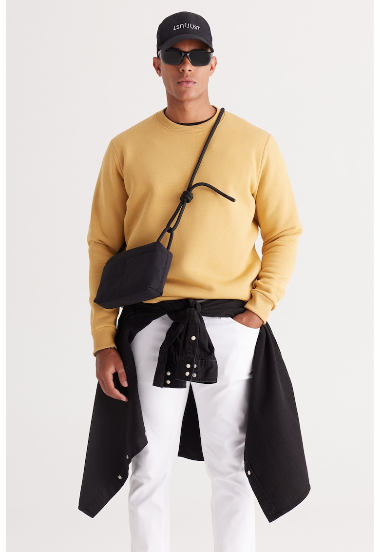 Bluza de trening cu decolteu la baza gatului si model uni