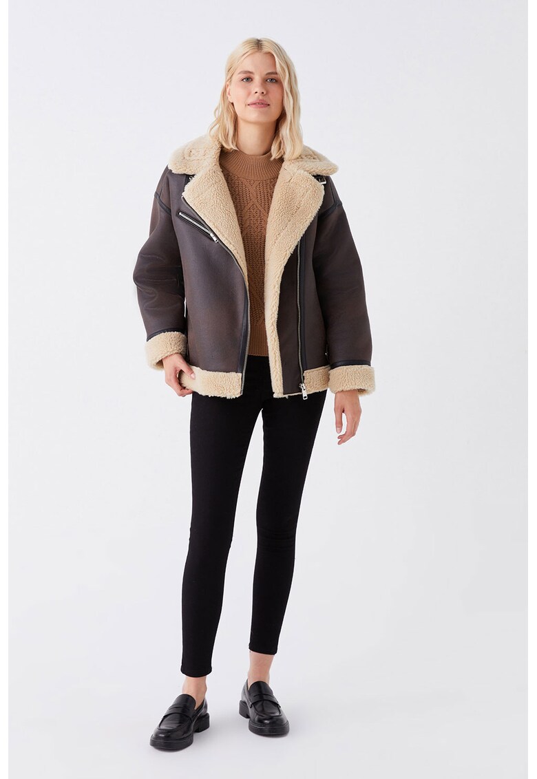 Haina scurta lejera de blana shearling sintetica