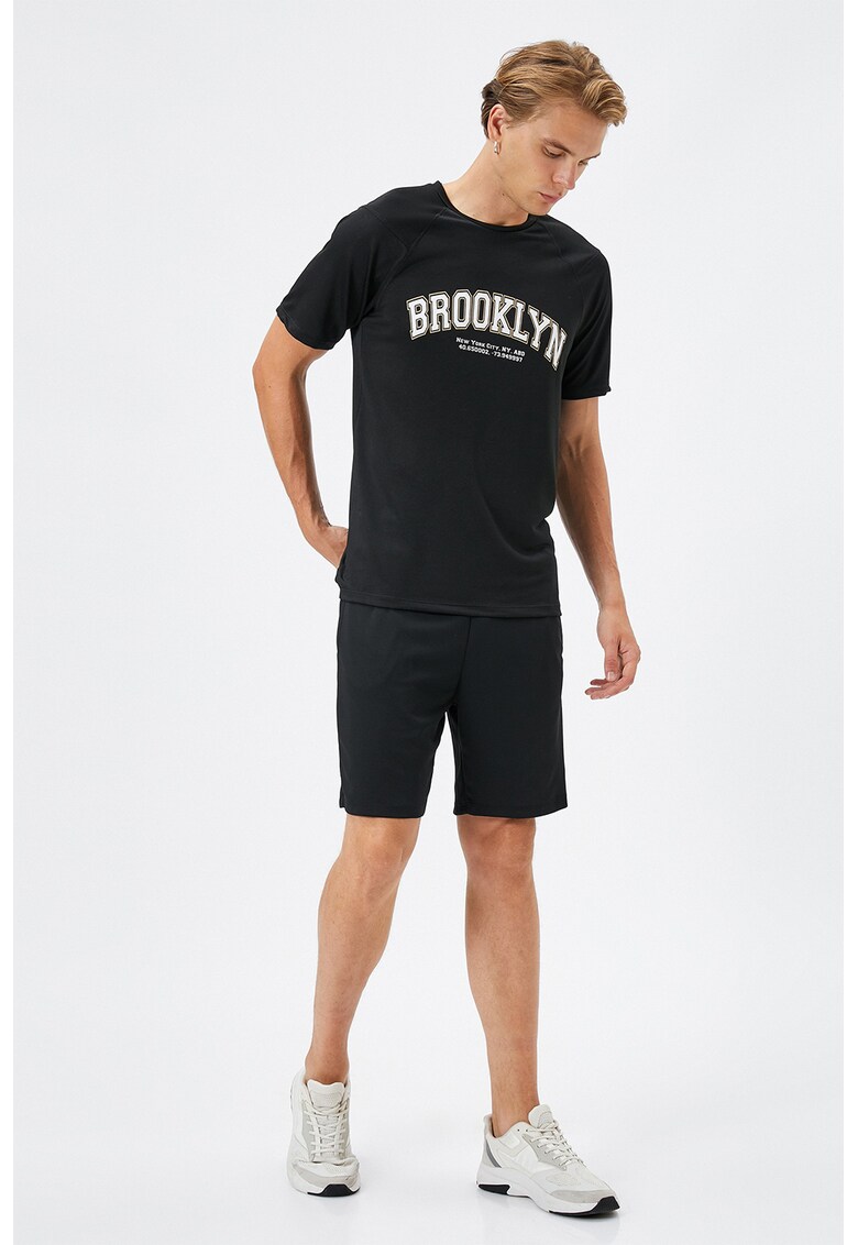 Tricou cu imprimeu text si maneci raglan