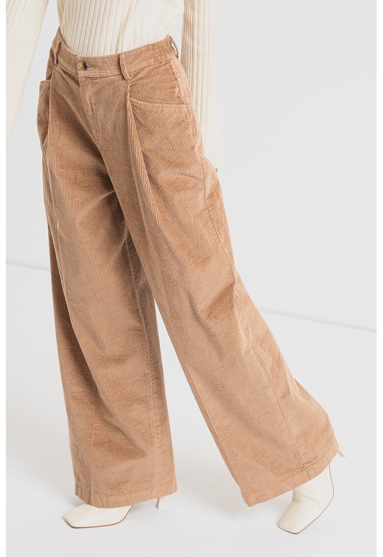 Pantaloni ampli de reiat