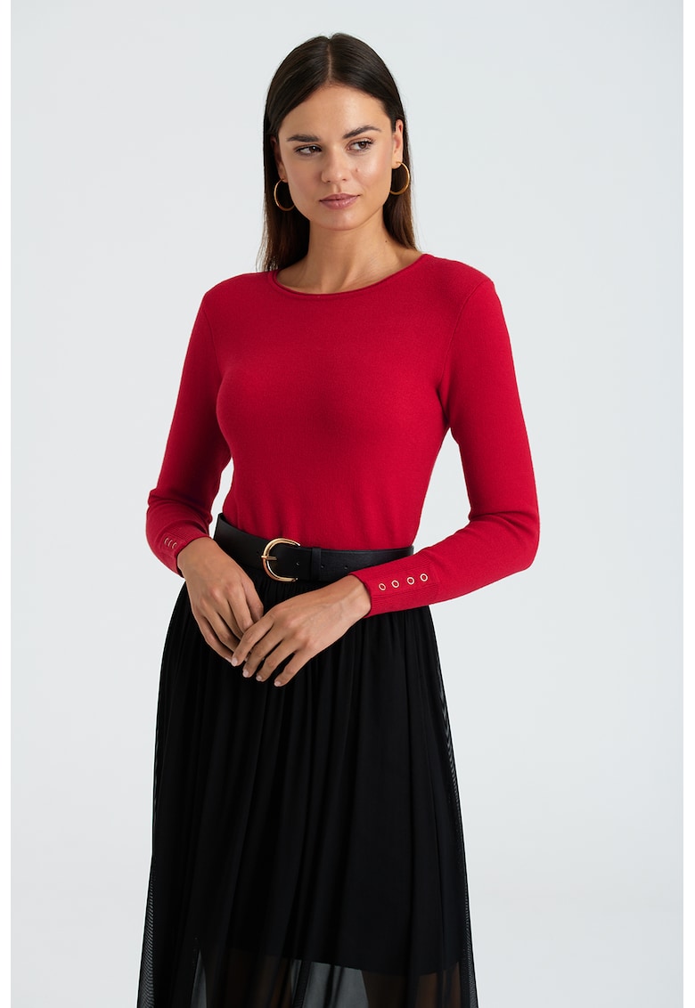 Pulover tricotat fin cu decolteu rotund