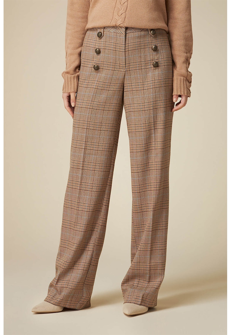 Pantaloni cu croiala dreapta si model in carouri