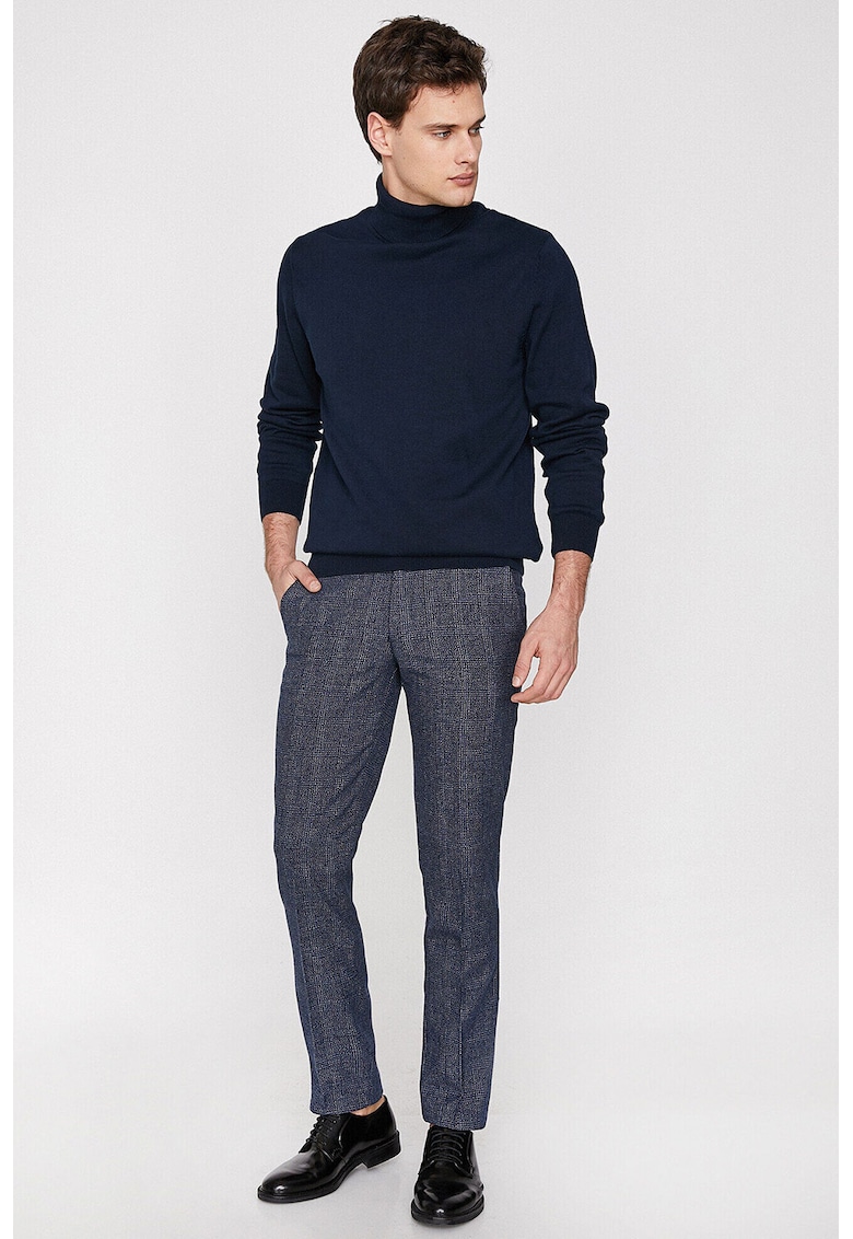 Pantaloni cu model in carouri si buzunare laterale