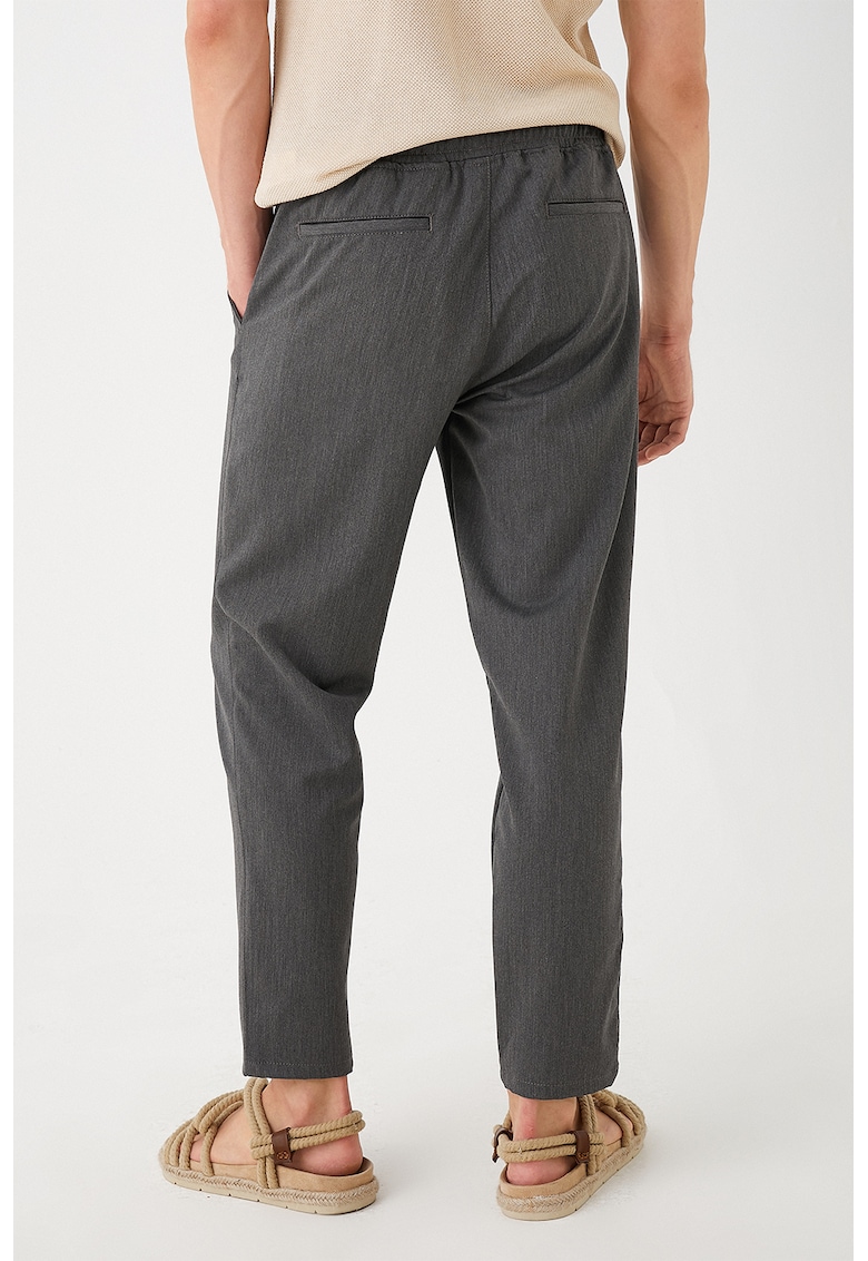 Pantaloni slim fit