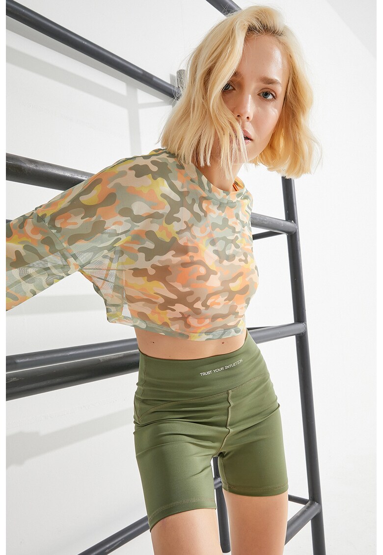 Bluza crop din plasa cu model camuflaj