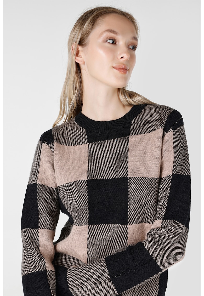 Pulover cu model in carouri