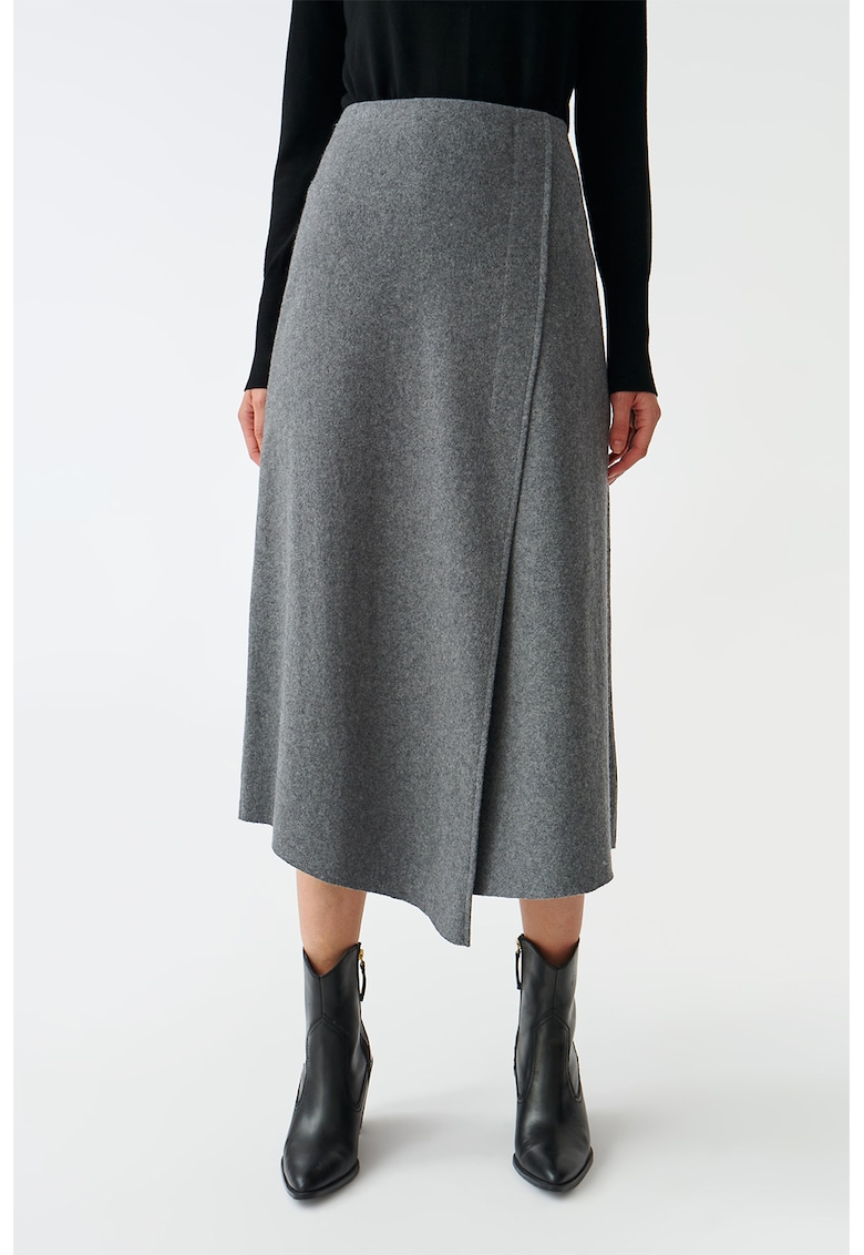 Плетена пола Walia със застъпен дизайн