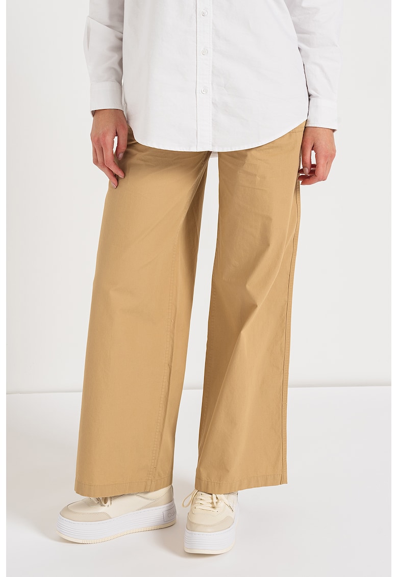 Pantaloni crop cu croiala ampla