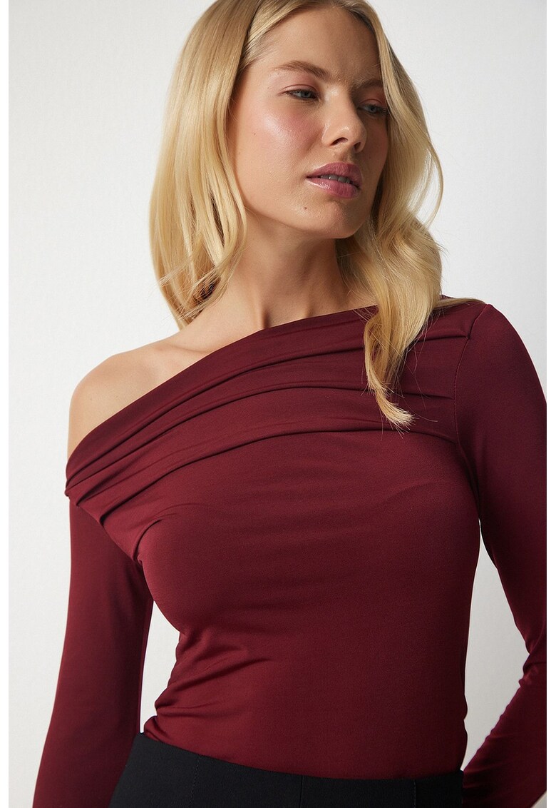 Bluza plisata cu decolteu pe un umar