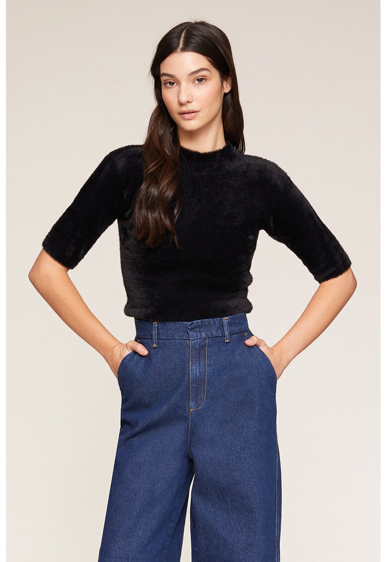 Pulover crop cu aspect pufos si maneci scurte