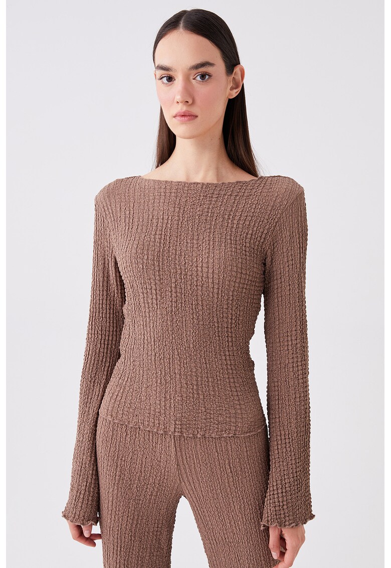 Bluza texturata cu decolteu barcuta