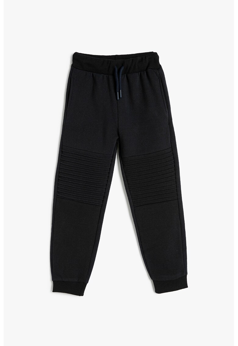 Pantaloni de trening cu detalii suprapuse la terminatie