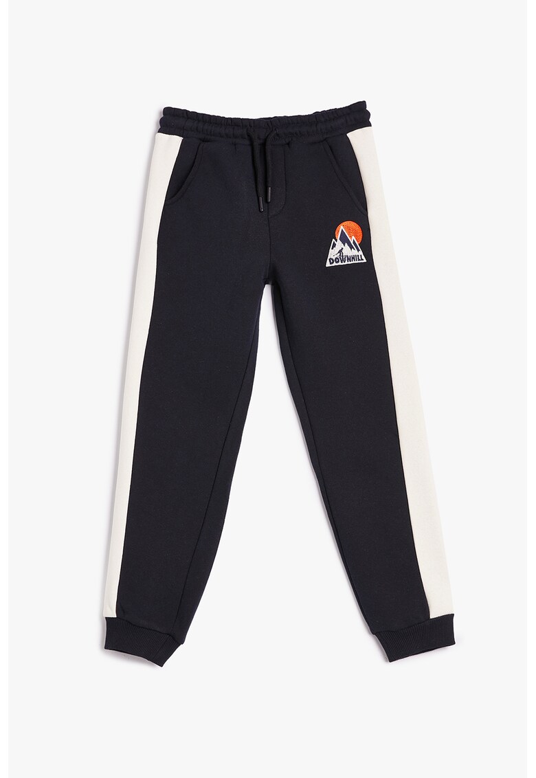 Pantaloni de trening cu segmente distinctive