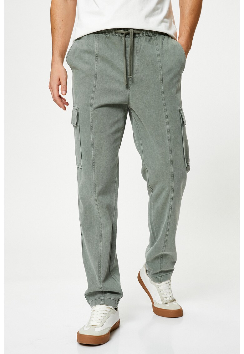 Pantaloni cargo conici