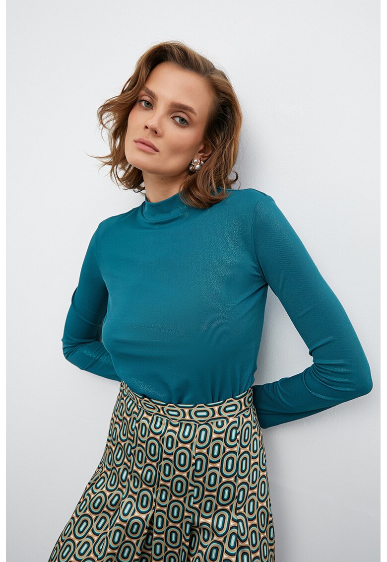 Bluza stralucitoare cu guler scurt