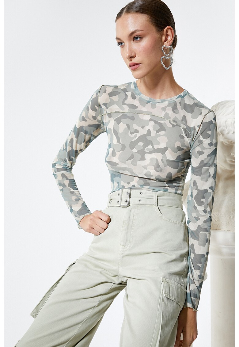 Bluza slim fit cu imprimeu camuflaj