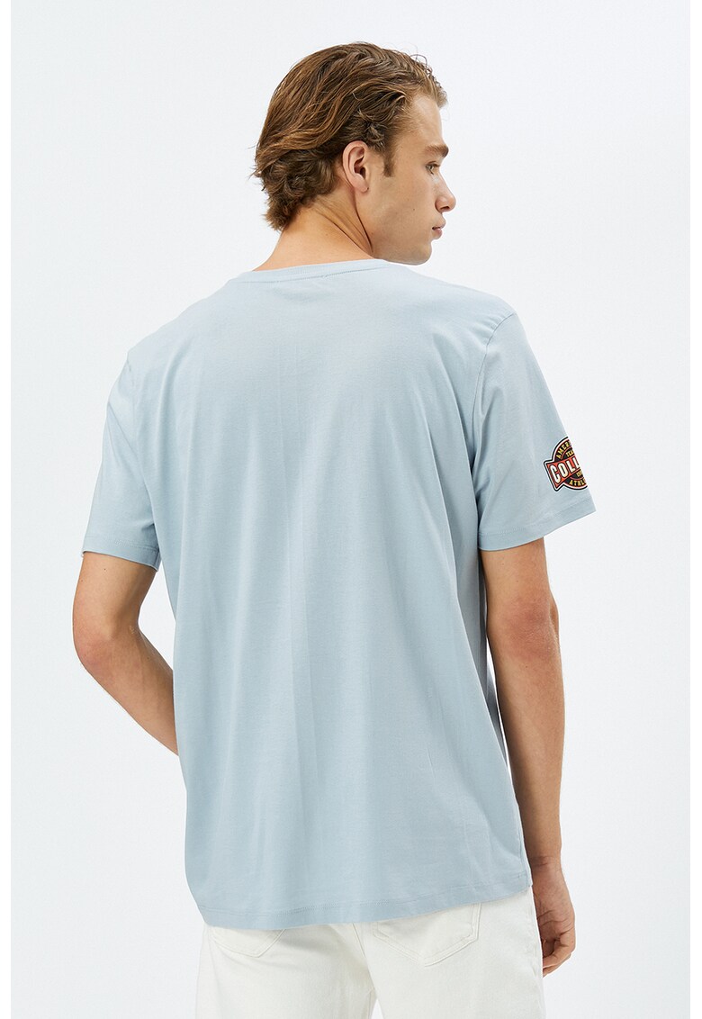 Tricou cu decolteu la baza gatului si imprimeu varsity