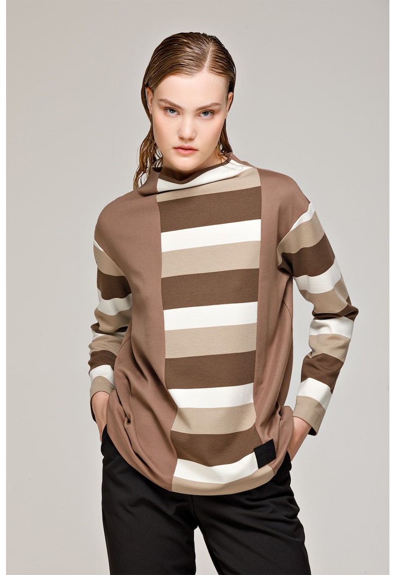 Bluza cu model in dungi si guler mediu