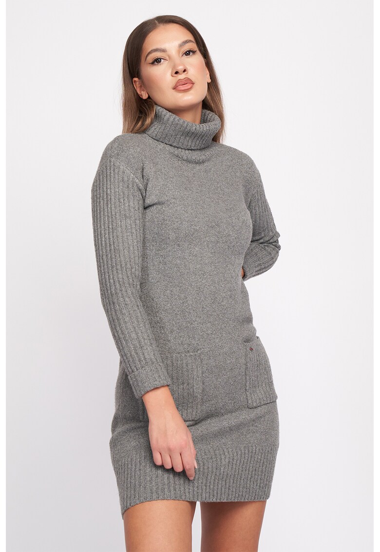 Rochie-pulover cu guler inalt si terminatii striate