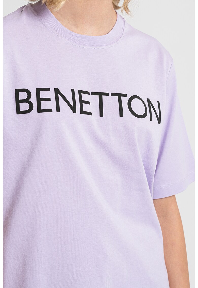 Tricou cu decolteu la baza gatului si logo
