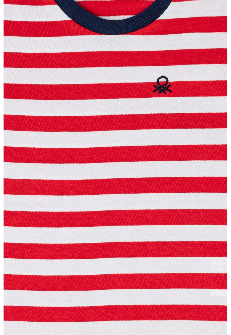Tricou cu decolteu la baza gatului si dungi