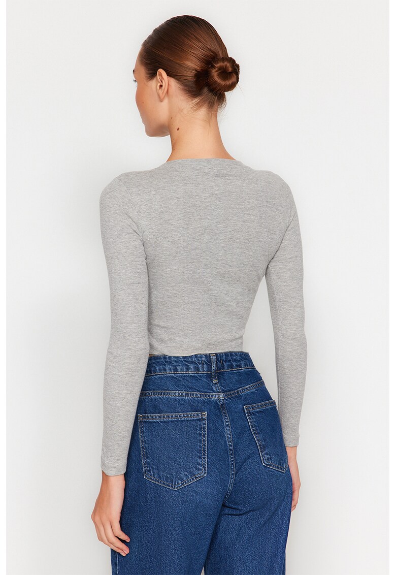 Bluza crop cu decolteu henley