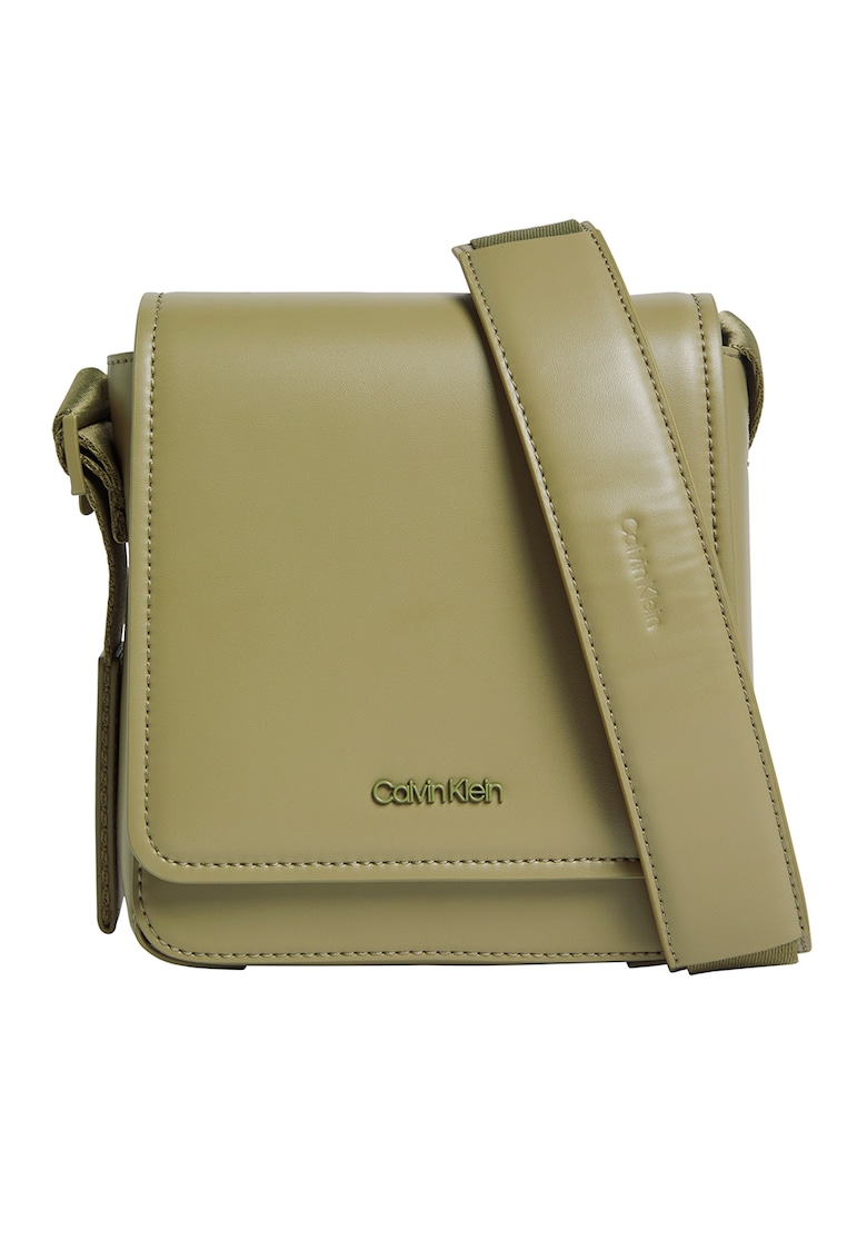 Geanta crossbody cu clapa minimal focus