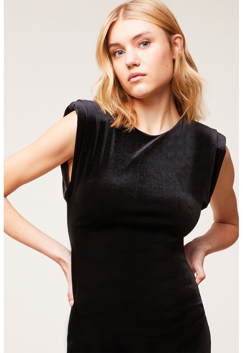 Rochie mini cu umeri intariti