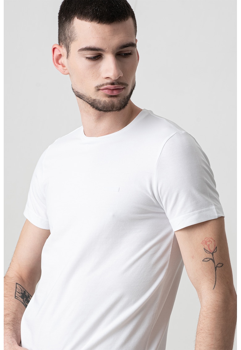 Tricou din bumbac cu decolteu la baza gatului