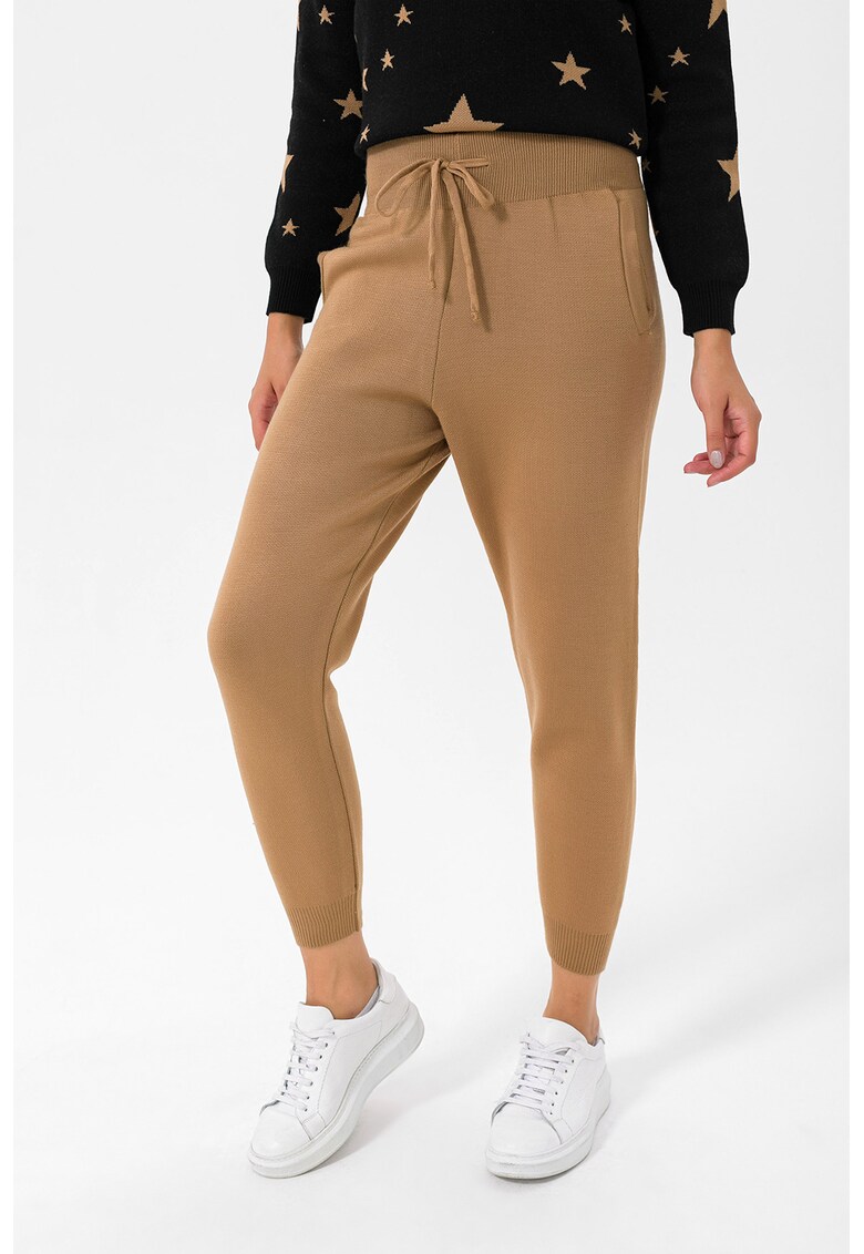Pantaloni conici din tricot bernice
