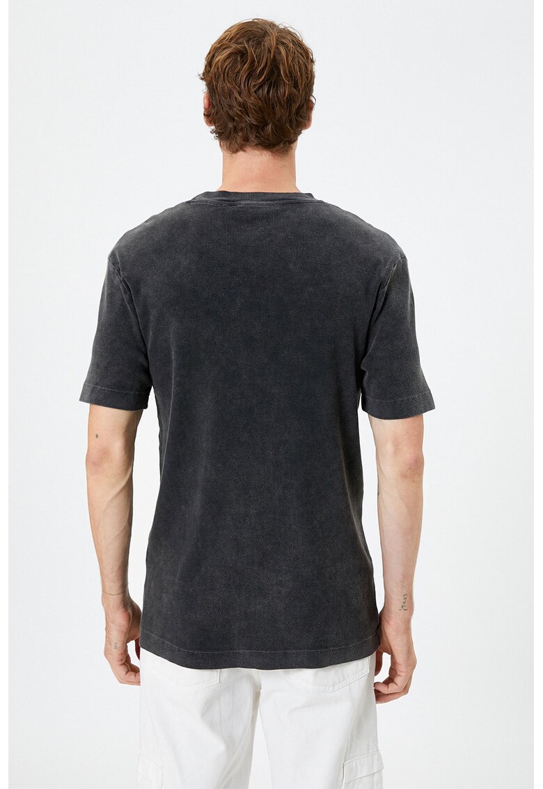 Tricou cu decolteu la baza gatului slim fit
