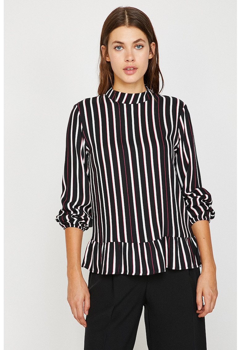Bluza cu model in dungi si guler scurt