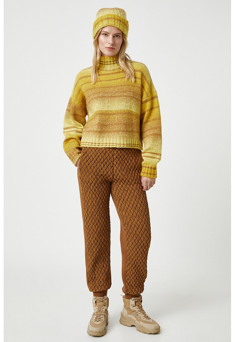 Pantaloni de trening cu segment matlasat