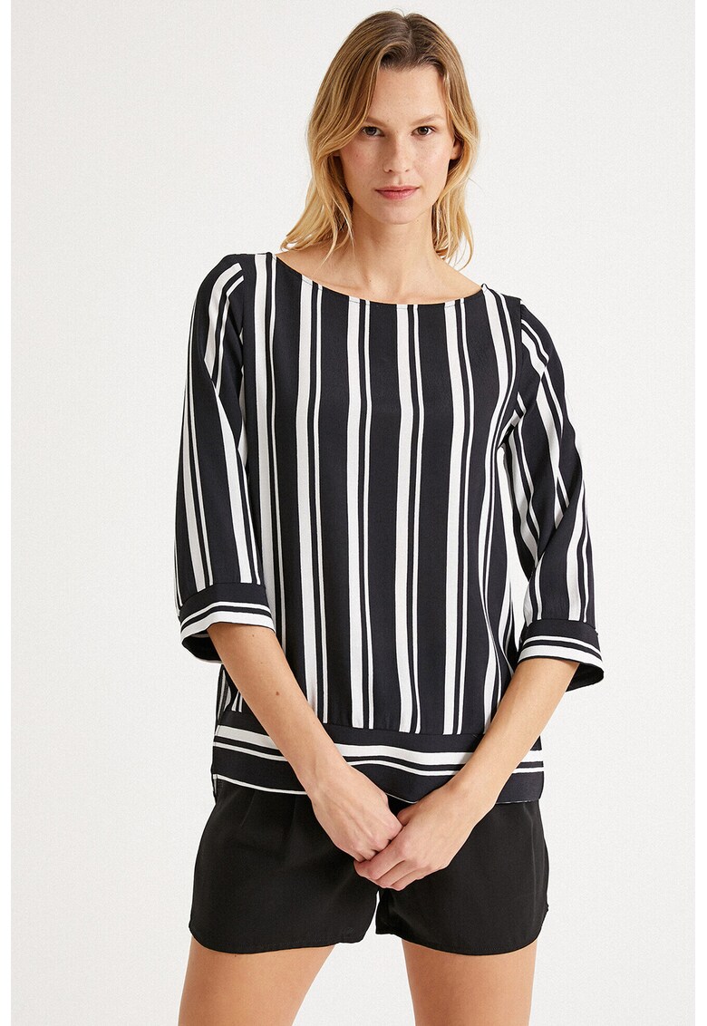 Bluza cu model in dungi si maneci trei sferturi