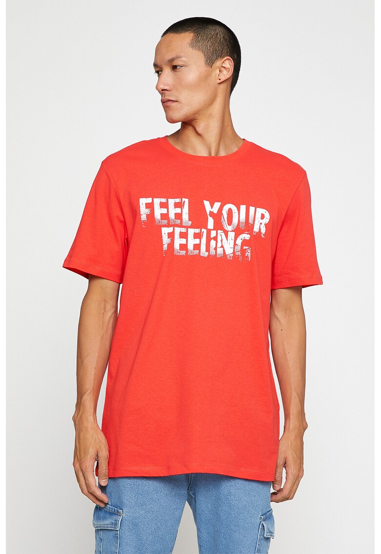 Tricou cu decolteu rotund si text