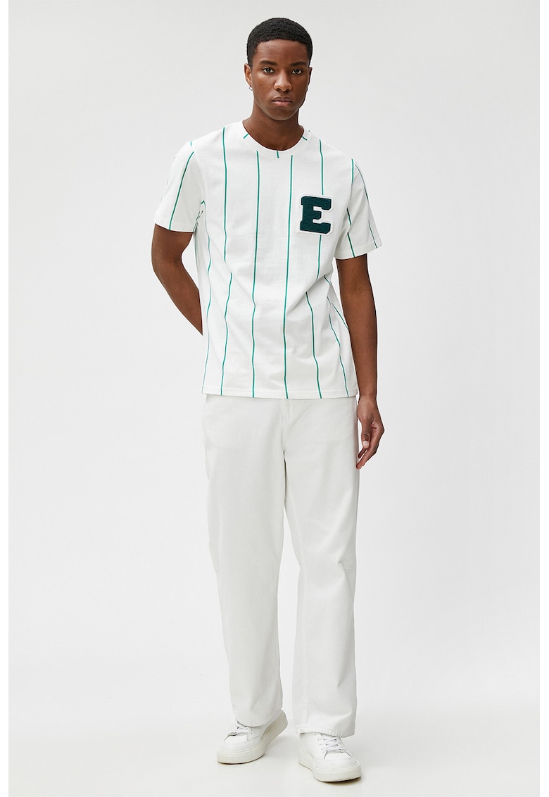 Tricou cu model in dungi si litere pe piept