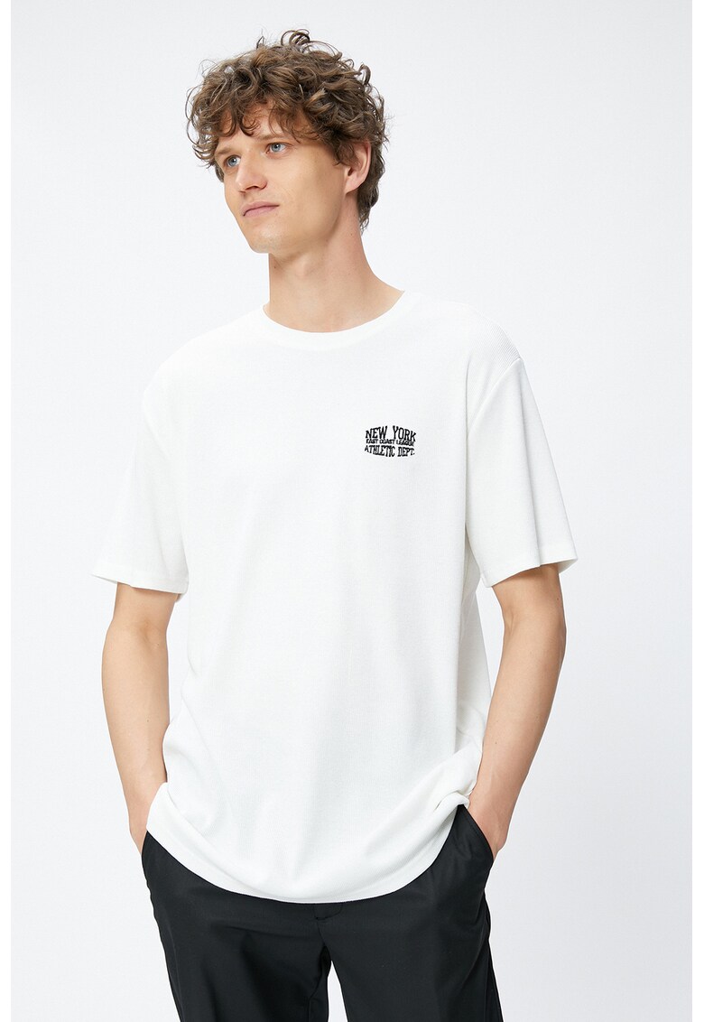 Tricou cu detaliu text