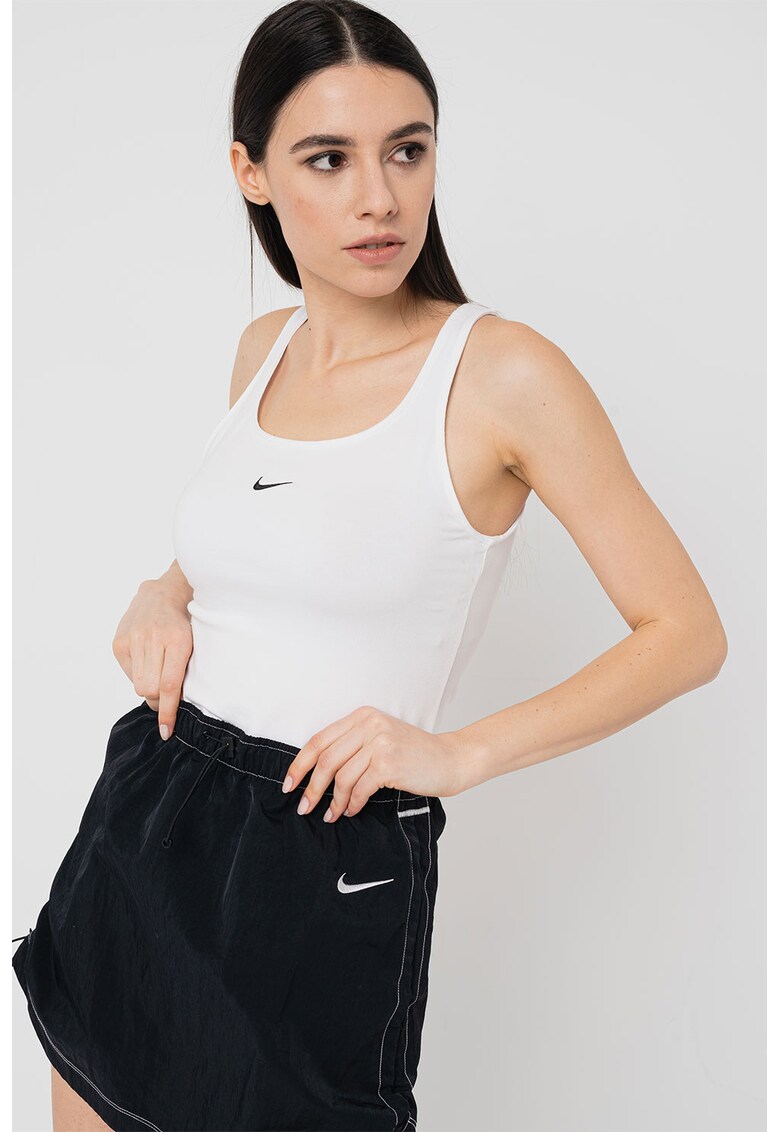 Top cu logo Essential