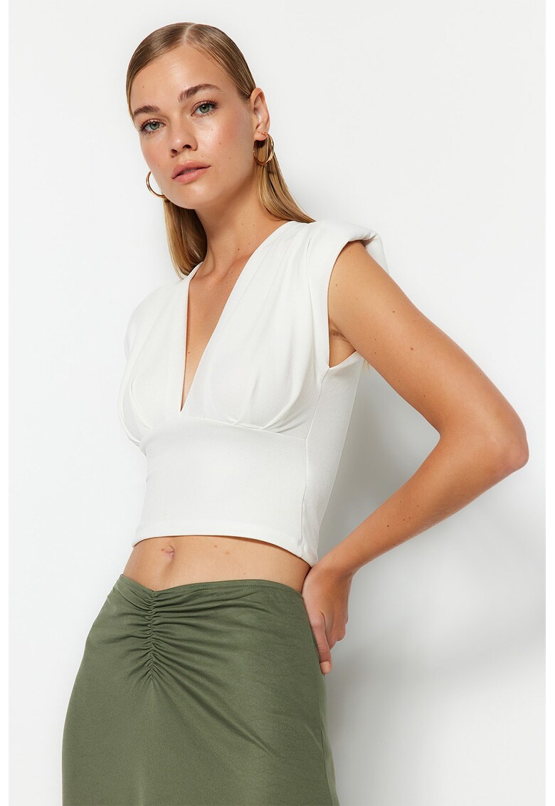 Top crop cu decolteu adanc in V