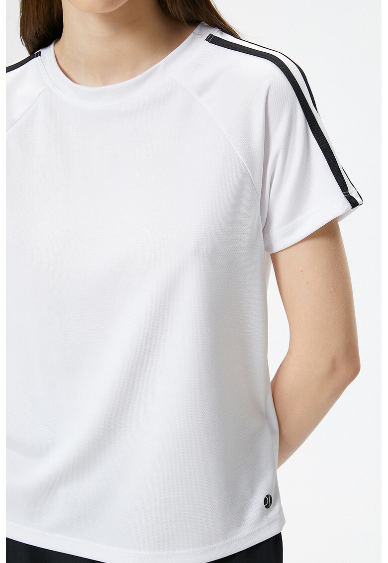 Tricou cu slit pe partea din spate