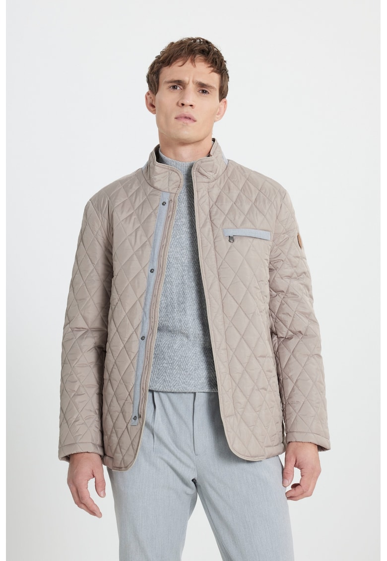 Jacheta matlasata cu buzunare laterale