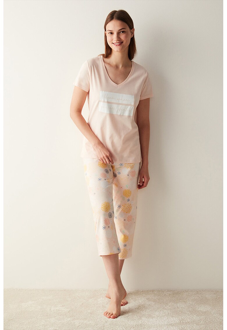 Pijama cu model floral si text