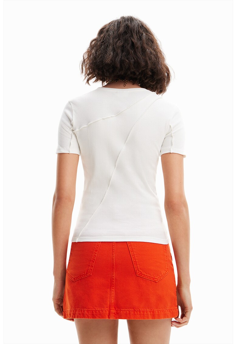 Tricou cu cusaturi decorative