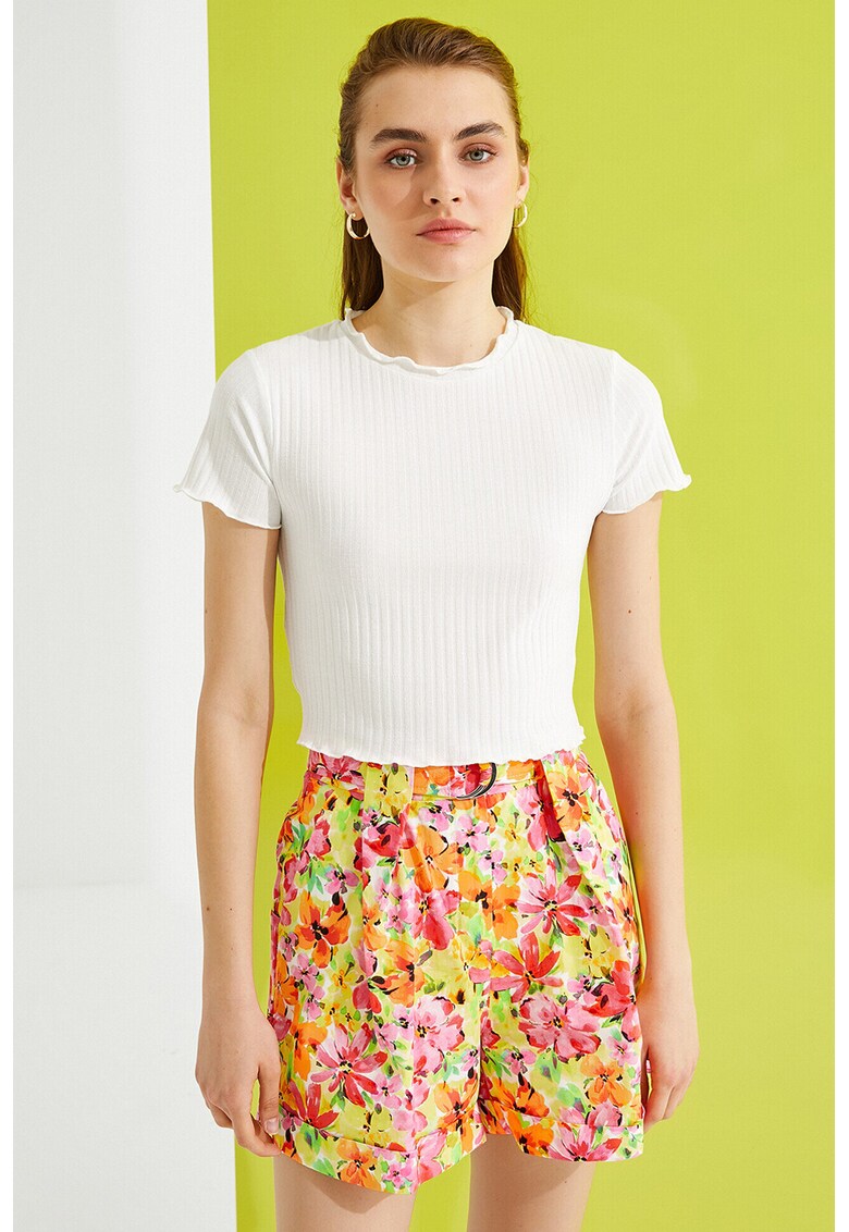 Tricou crop cu decolteu la baza gatului