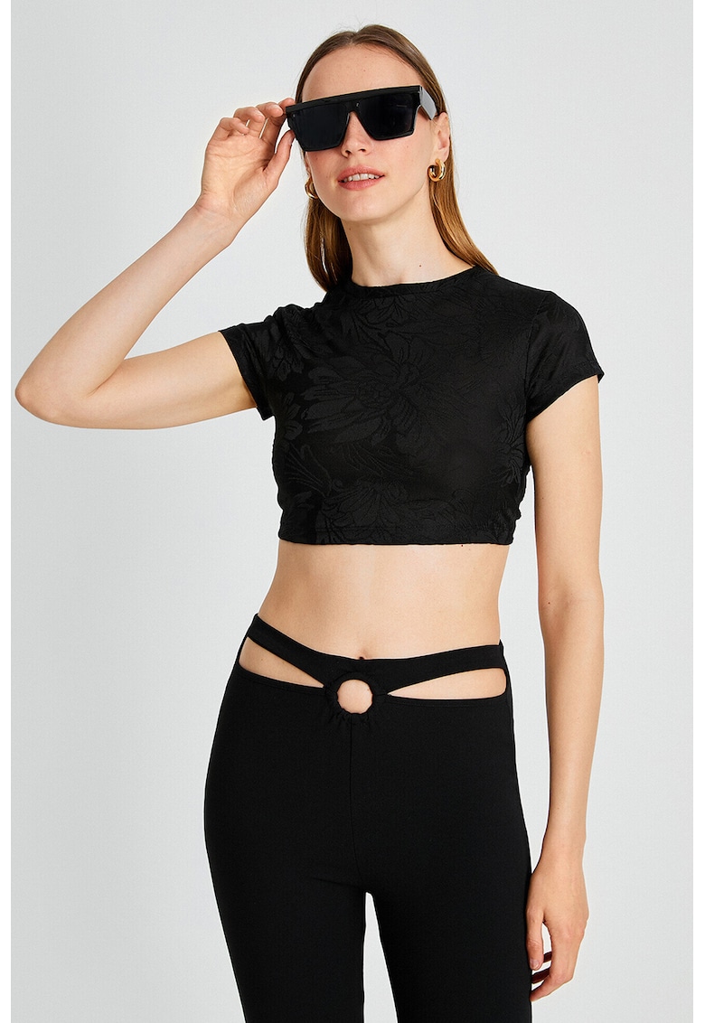Tricou crop cu snururi pe spate Tricou crop cu snururi pe spate
