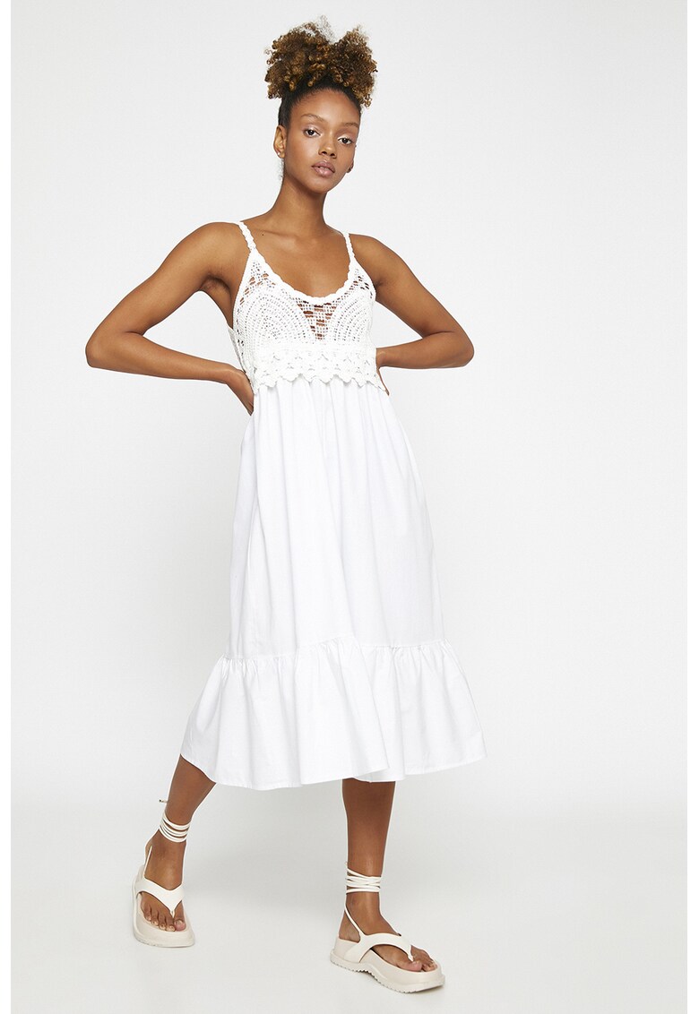 Rochie evazata cu garnituri crosetate de dantela