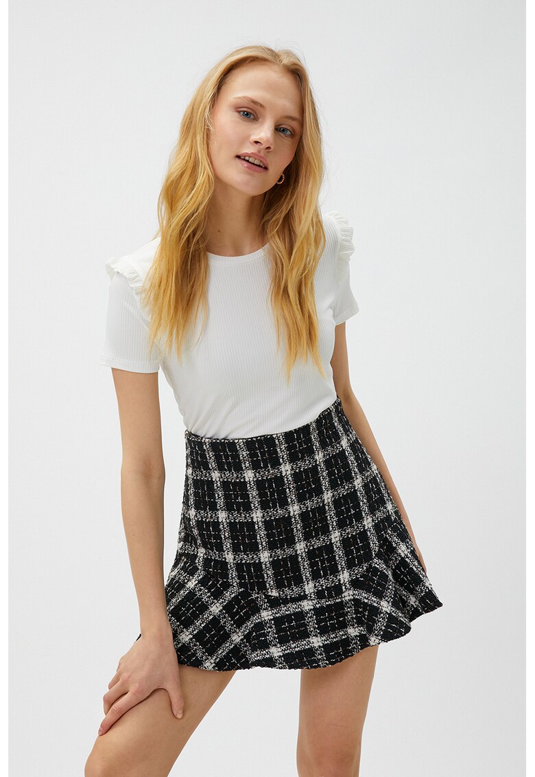 Tricou slim fi cu striatii si decolteu rotund